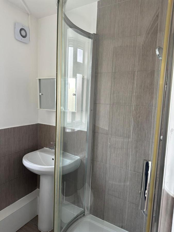 Spacious 2 Bed Flat Barking  Exterior photo